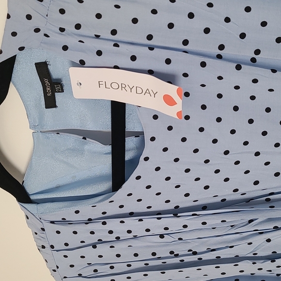 Dress - Picture 3 of 3